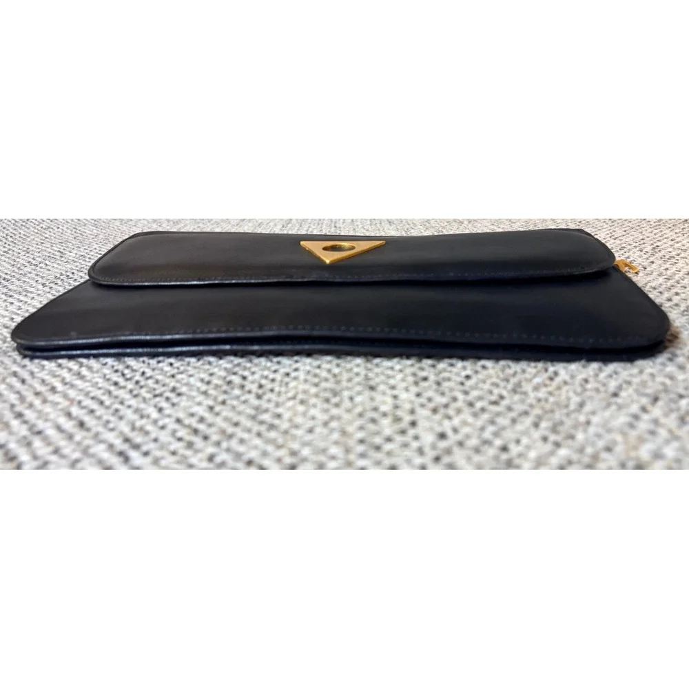 Liza Ganz Black Leather Clutch Wallet Sleek Pristine Gold‎ Triangle Logo & Charm